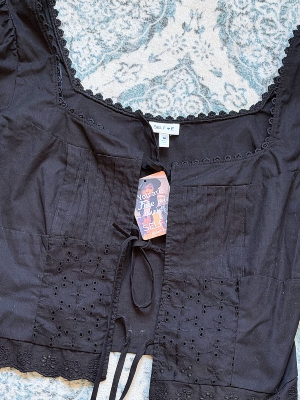 Black Puff-Sleeve Tie-Front Crop Top - Brand: - Picture 3 of 3